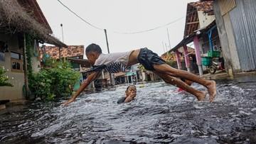 foto-tanggul-sungai-bremi-jebol-picu-banjir-di-pekalongan-1767789019.jpg