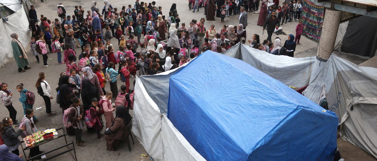 gaza-children-risk-snipers-to-attend-tent-schools-scrape-1767688471.jpg