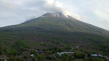 gunung-ili-lewotolok-di-ntt-dan-gunung-ibu-di-malut-erupsi-1767947438.jpg