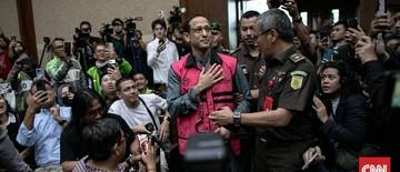 hakim-tegur-prajurit-tni-hadir-di-tengah-tengah-sidang-korupsi-nadiem-1767636187.jpg