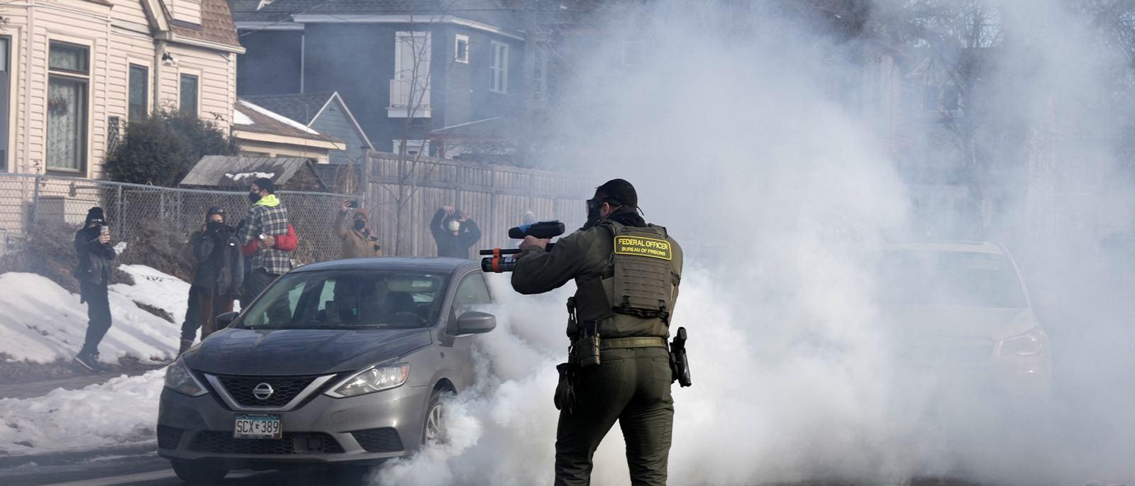 ice-agents-make-more-arrests-as-minnesota-sues-trump-1768306077.jpg