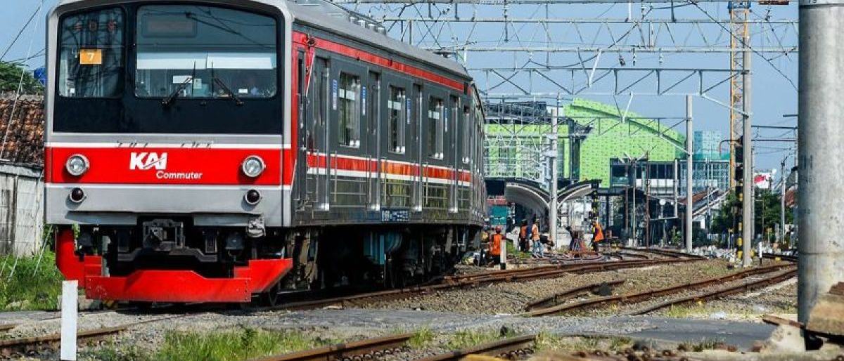 KAI Commuter Kecam Pelemparan Batu KRL Rangkasbitung