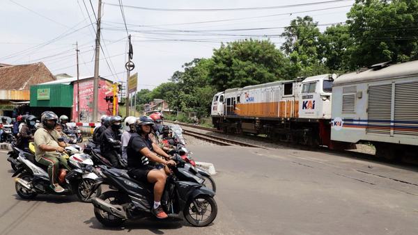 KAI Imbau Pengguna Jalan Disiplin di Perlintasan Sebidang