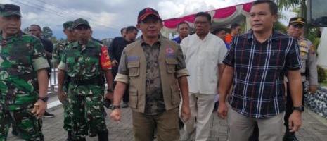 kepala-bnpb-tinjau-gereja-di-minahasa-usai-gempa-magnitudo-76-1775322040.jpg