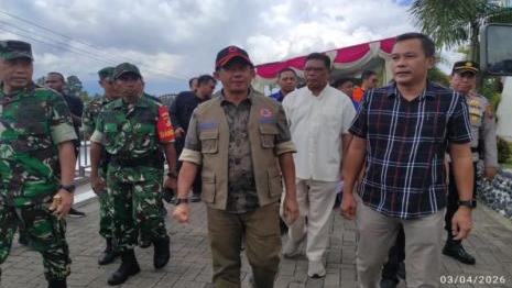 kepala-bnpb-tinjau-gereja-di-minahasa-usai-gempa-magnitudo-76-1775322040.jpg