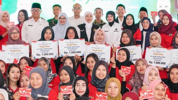 Khofifah Tegaskan Bantuan Sosial Perkuat Perlindungan Kelompok Rentan