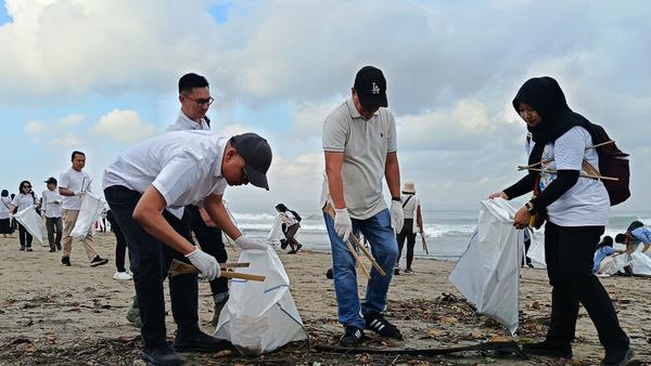 KKP dan DANA Kolaborasi Bersihkan Pantai Bali Dorong Ekonomi Biru