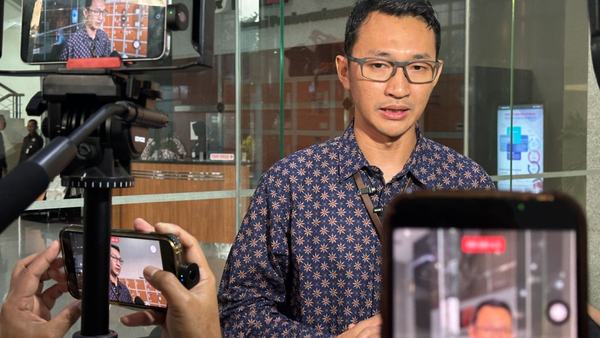 KPK Periksa Dua Mantan Pejabat PN Depok Kasus Suap