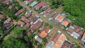 lima-daerah-di-jatim-terendam-banjir-lamongan-terparah-1768320502.jpg