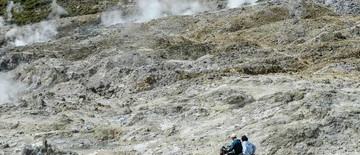 longsor-gunung-papandayan-garut-pendaki-diimbau-hindari-jalur-rawan-1767976246.jpg