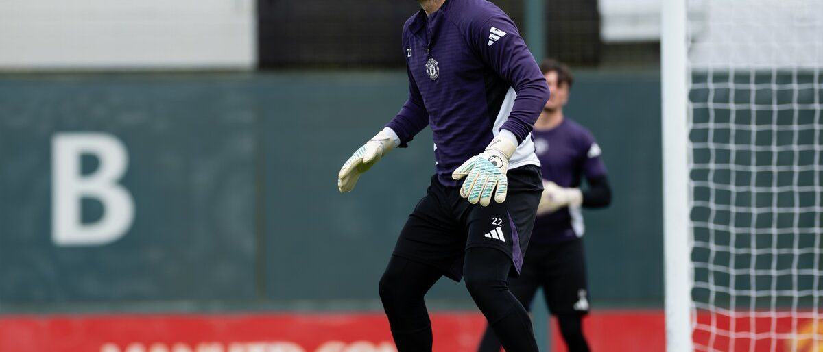 Manchester United Perpanjang Kontrak Kiper Senior Tom Heaton