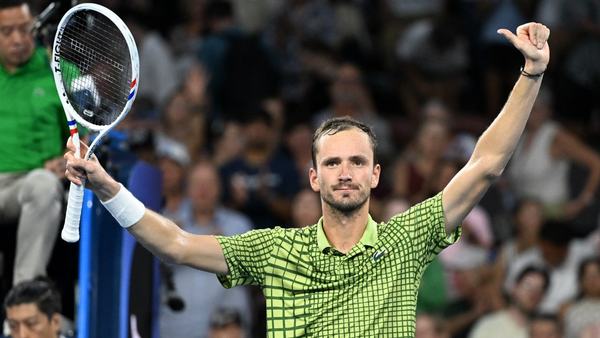 medvedev-defeats-nakashima-to-win-brisbane-trophy-before-australian-open-1768147576.jpg