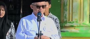 mendikdasmen-ke-siswa-di-aceh-tamiang-semangat-di-tengah-keterbatasan-1767645182.jpg