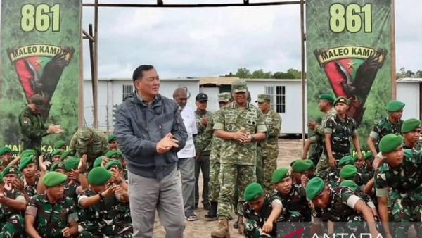 Menhan Instruksikan Prajurit TNI di Papua Layani Masyarakat