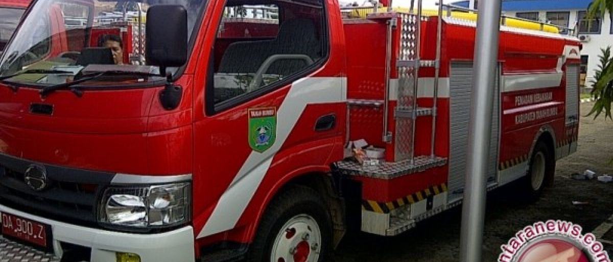 Mobil Damkar Tertimpa Balok Beton Saat Kerja Bakti di Jakarta