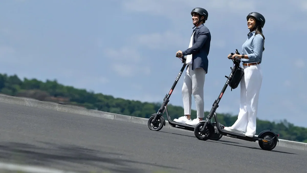 Navee Resmi Luncurkan Skuter Listrik V25i Pro II di Indonesia