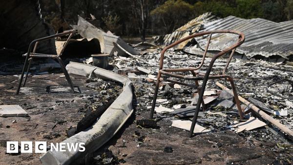 one-person-dead-and-300-buildings-destroyed-in-australia-bushfires-1768133599.jpg