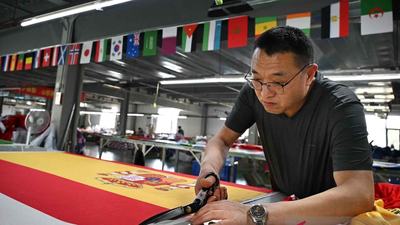 Pabrik Tekstil China Tingkatkan Produksi Bendera Piala Dunia 2026