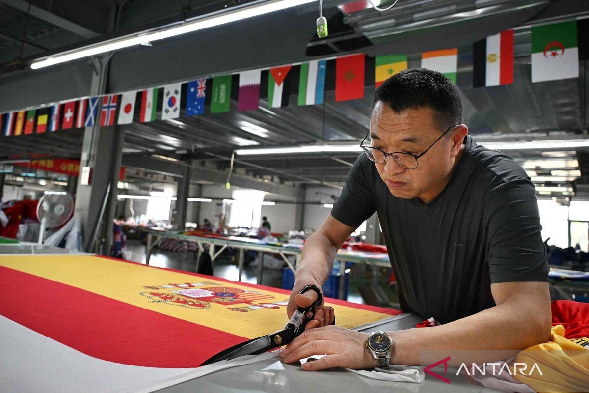 Pabrik Tekstil China Tingkatkan Produksi Bendera Piala Dunia 2026