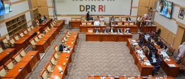 panja-dpr-tegaskan-polri-tetap-di-bawah-presiden-1767861142.jpg