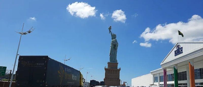 patung-liberty-roboh-ini-fakta-dan-makna-replikanya-di-brasil-1767539152.jpg