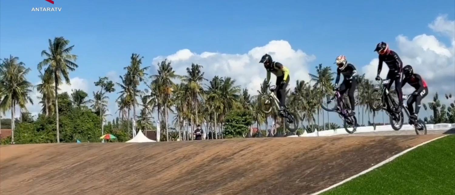 Pembalap Indonesia dominasi Banyuwangi BMX Supercross 2026