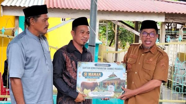 Pemkab Buol Salurkan Sapi Kurban Presiden ke Desa Lakea