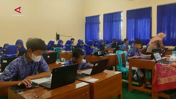 Pemkab Temanggung gulirkan Rp300.000 untuk siswa SMP Negeri