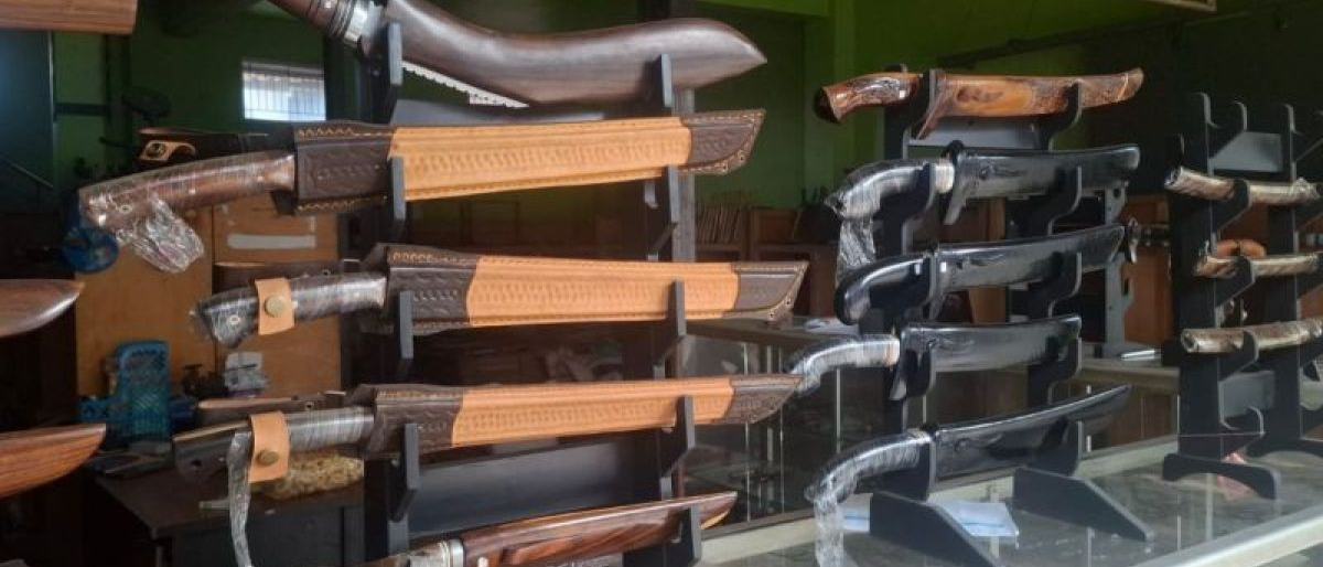 Permintaan Golok Sembelih Meningkat di Sentra Pandai Besi Bandung