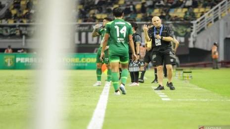 persebaya-raih-kemenangan-tipis-1-0-atas-persita-di-surabaya-1775343637.jpg