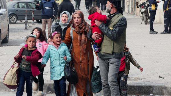 photos-civilians-flee-aleppo-amid-intensified-fighting-scrape-1767904450.jpg