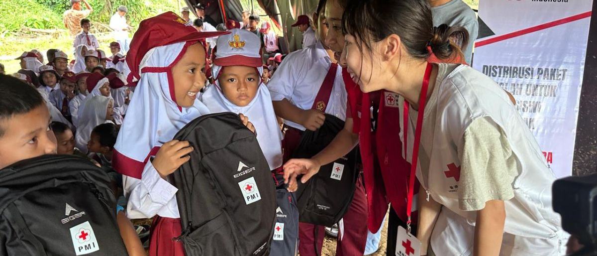 PMI dan Palang Merah Hong Kong Salurkan 8.000 Paket Sekolah