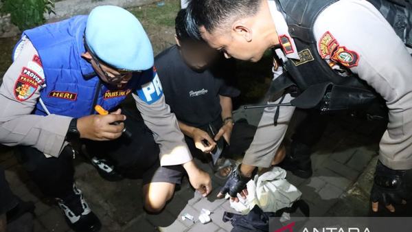 Polres Jakarta Barat Tangkap Empat Pengguna Obat Keras Saat Patroli