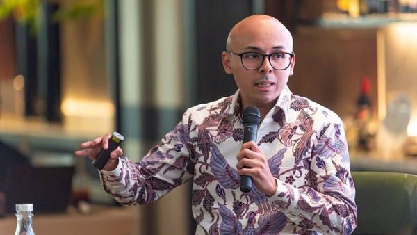 profil-dirgayuza-asisten-presiden-bidang-komunikasi-analis-kebijakan-1767537341.jpg