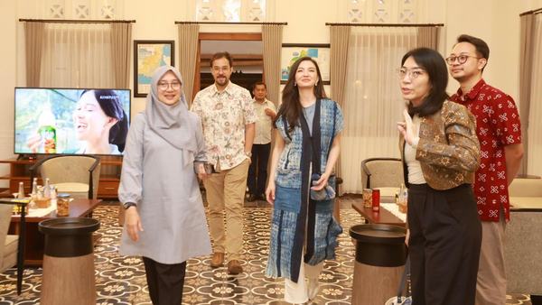 Raline Shah Boyong Keluarga Wisata ke Destinasi Unggulan Banyuwangi