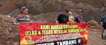 ramai-ramai-warga-tolak-aktivitas-tambang-di-kaki-gunung-slamet-1768133131.jpg