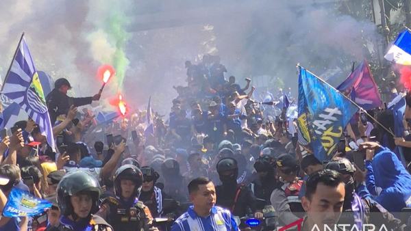 Ratusan Ribu Bobotoh Padati Bandung Rayakan Juara Persib