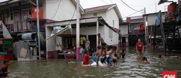 ratusan-warga-mengungsi-usai-banjir-kepung-jakarta-utara-1768219739.jpg