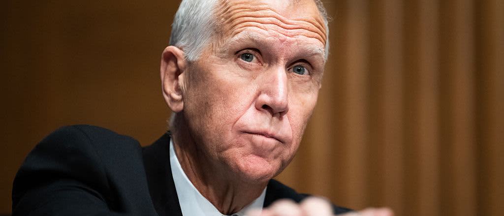 republican-sen-thom-tillis-vows-to-block-trumps-fed-nominees-following-powell-probe-1768263996.jpg