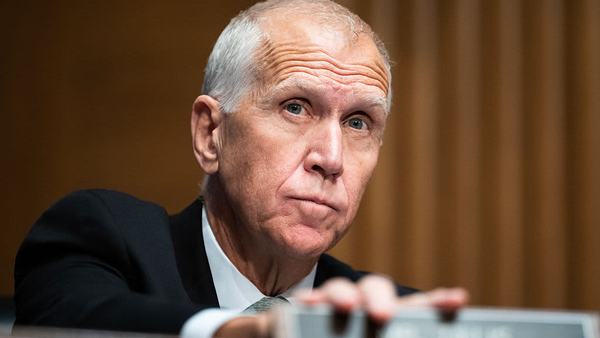 republican-sen-thom-tillis-vows-to-block-trumps-fed-nominees-following-powell-probe-1768263996.jpg