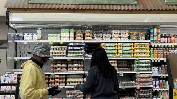 retail-spending-fell-in-march-as-consumers-pull-back-scrape-1767538438.jpg
