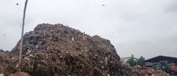 sampah-menggunung-di-pasar-kramat-jati-warga-keluhkan-bau-menyengat-1767846603.jpg