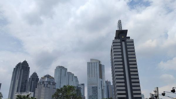 Sebagian Jakarta cerah berawan pada Jumat siang hingga malam hari