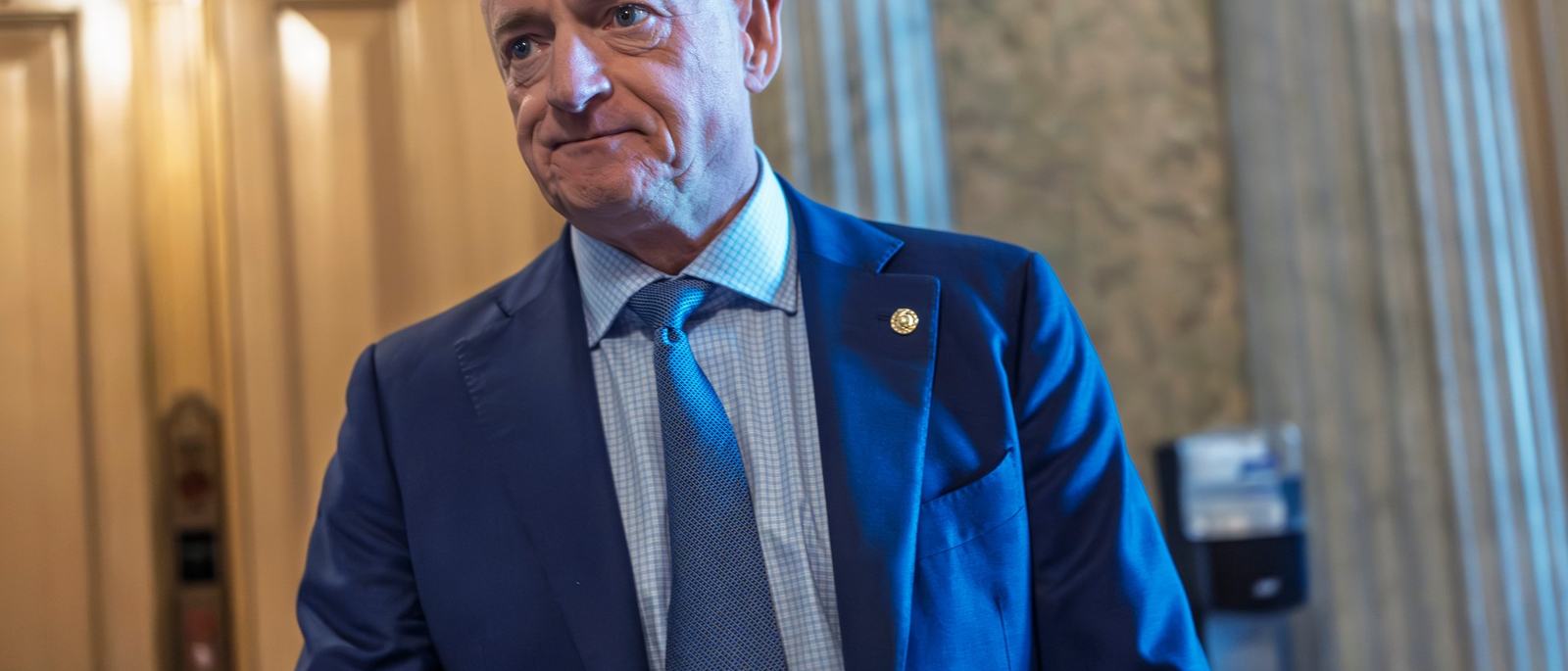 senator-mark-kelly-sues-us-defense-department-for-punitive-retribution-1768277185.jpg