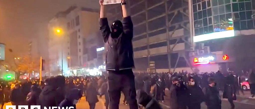 they-just-kept-killing-eyewitnesses-describe-deadly-crackdown-in-iran-1768263441.jpg