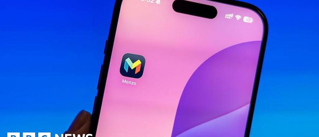 thousands-of-monzo-bank-customers-report-app-outage-1768323608.jpg