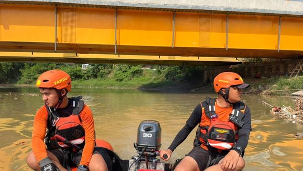 Tim SAR Gabungan Sisir Kali Bekasi Cari Pemancing Tenggelam
