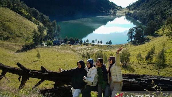 TNBTS Tangkap 13 Pendaki Ilegal di Gunung Semeru