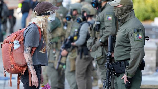 two-wounded-in-a-shooting-with-us-federal-agents-in-portland-report-scrape-1767918725.jpg