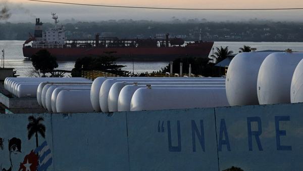 us-says-it-wants-to-control-venezuelan-oil-indefinitely-can-it-scrape-1767918748.jpg